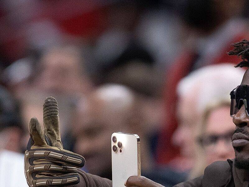 Football: Antonio Brown aurait voulu sortir une arme Ã  feu contre des joueurs – TVA Sports