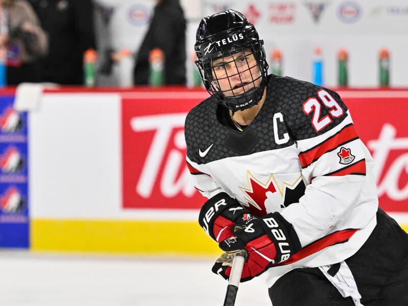 Marie-Philip Poulin et Ann-RenÃ©e Desbiens joueront Ã  MontrÃ©al – TVA Sports