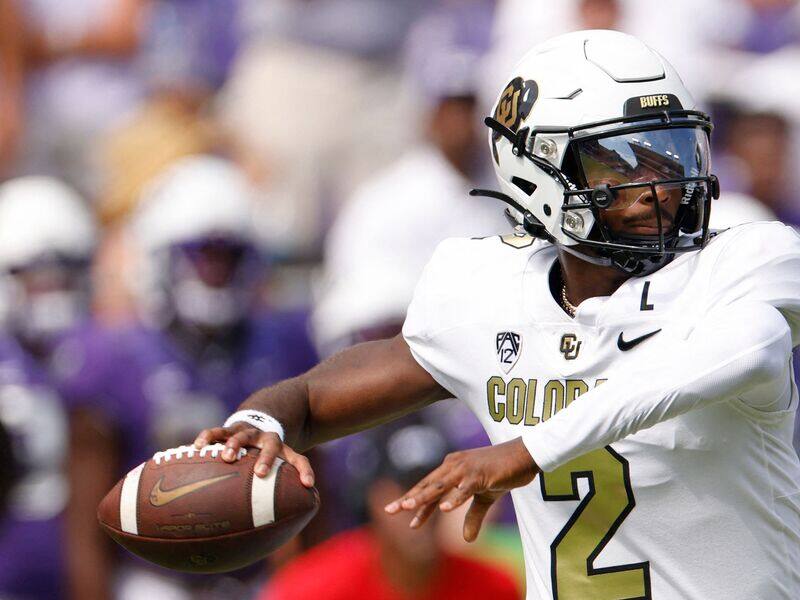 NCAA: le fils dâune lÃ©gende de la NFL bat un record de son universitÃ© – TVA Sports