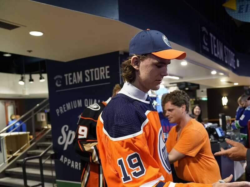 Un espoir quÃ©bÃ©cois des Oilers se cherche une chaise dans la LNH – TVA Sports