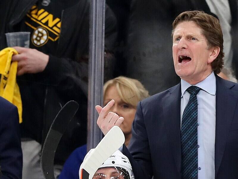 Mike Babcock se met la casquette des Blues sur la tÃªte – TVA Sports